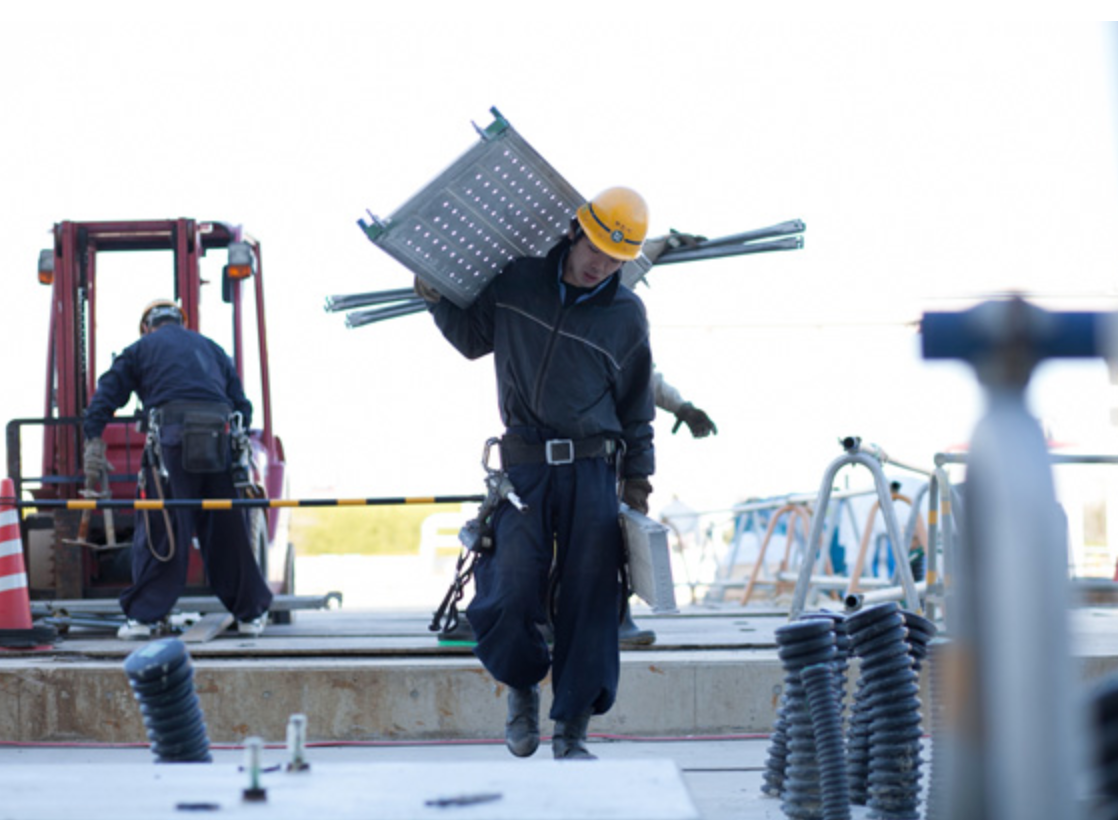  Nhân viên xây dựng giàn giáo 