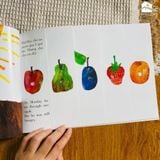  Sách Song ngữ kinh điển Combo 4 cuốn:Chú sâu háu ăn-Mẹ có phải là mẹ của con-Nếu bạn cho chuột cái bánh quy-Ai cũng nhìn 