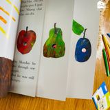  Sách song ngữ kinh điển - Chú sâu háu ăn - The very hungry caterpillar 