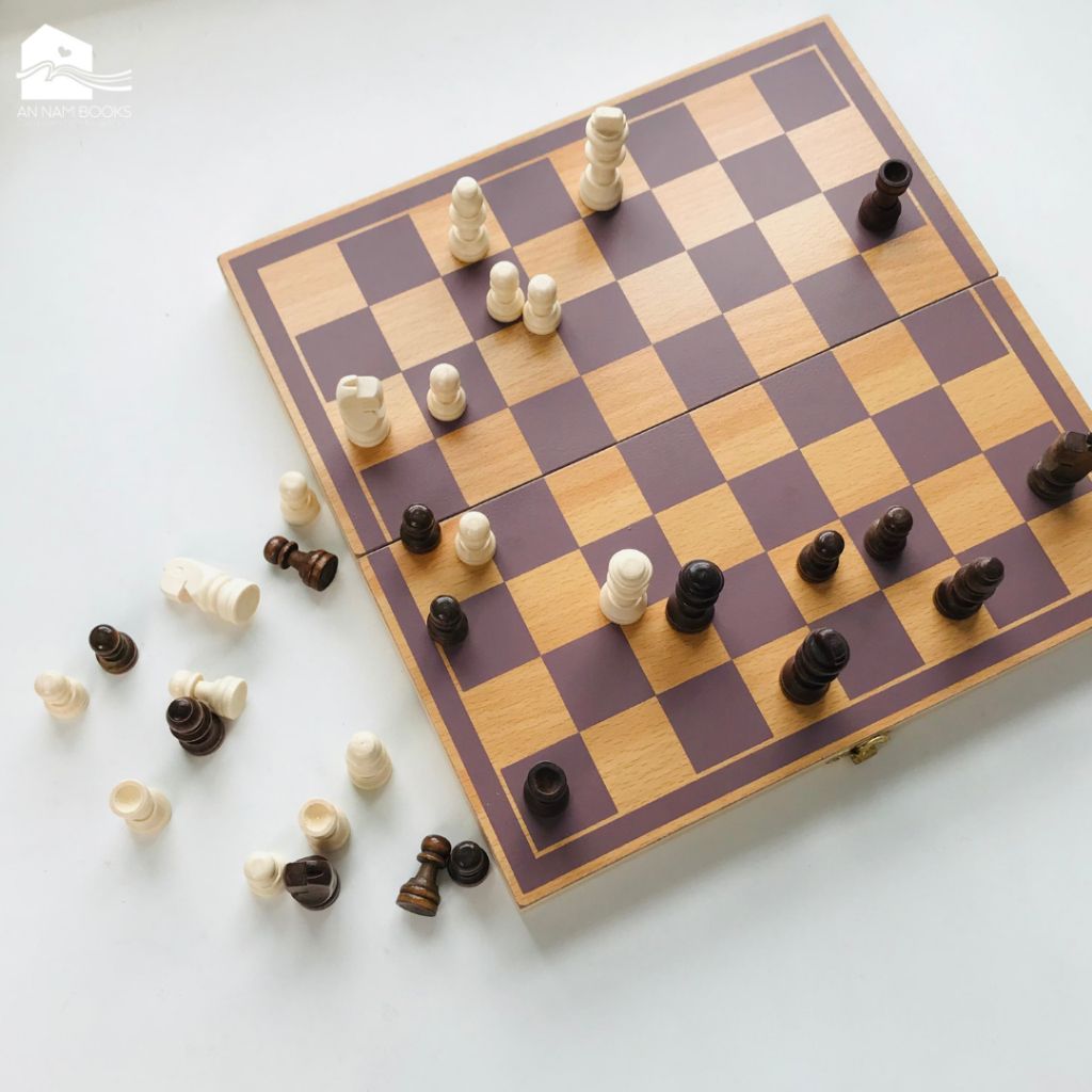  Đồ chơi - Bộ cờ vua bằng gỗ thiết kế gấp gọn. 