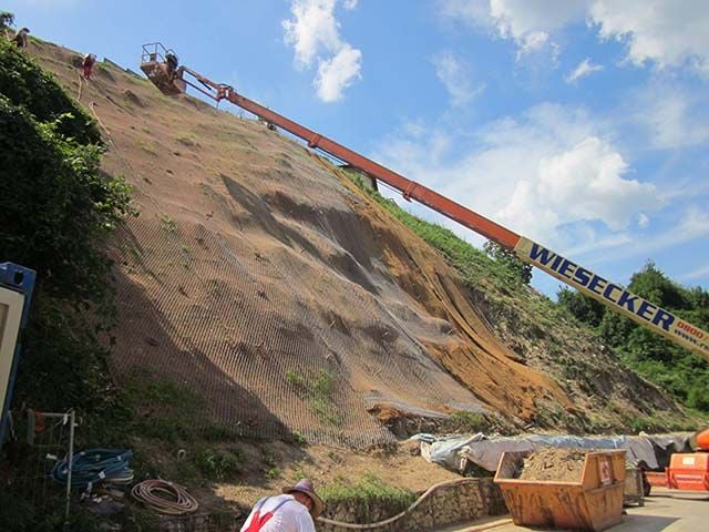  SẢN PHẨM LƯỚI THÉP BẢO VỆ MÁI DỐC CỦA GEOBRUGG 