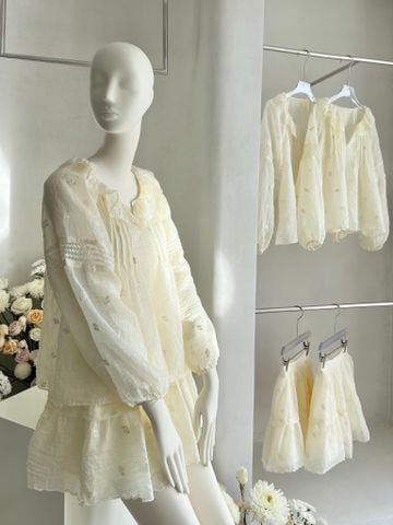 Set áo tơ thêu hoa cổ bèo phối chân váy phong cách dễ thương