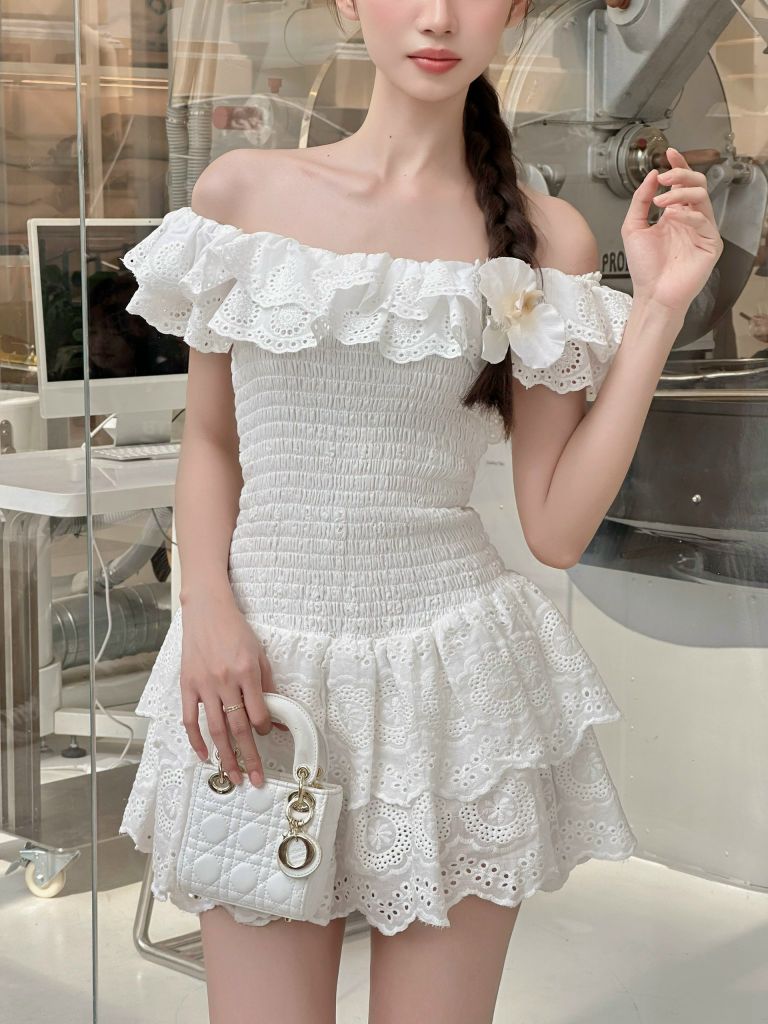 Váy thiết kế trễ vai moking eo dáng váy xoè tầng phong cách tiểu thư