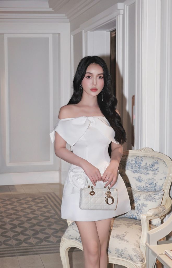 Đầm nơ lệch vai dáng ngắn