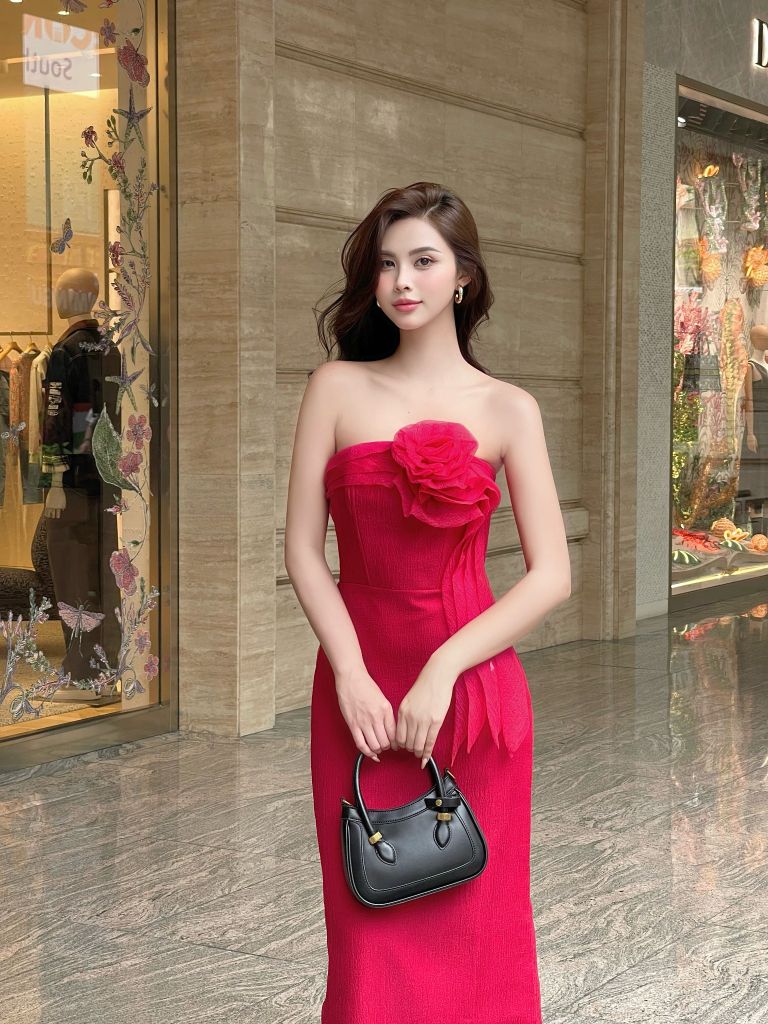 Đầm dài cúp ngực đính hoa 3D