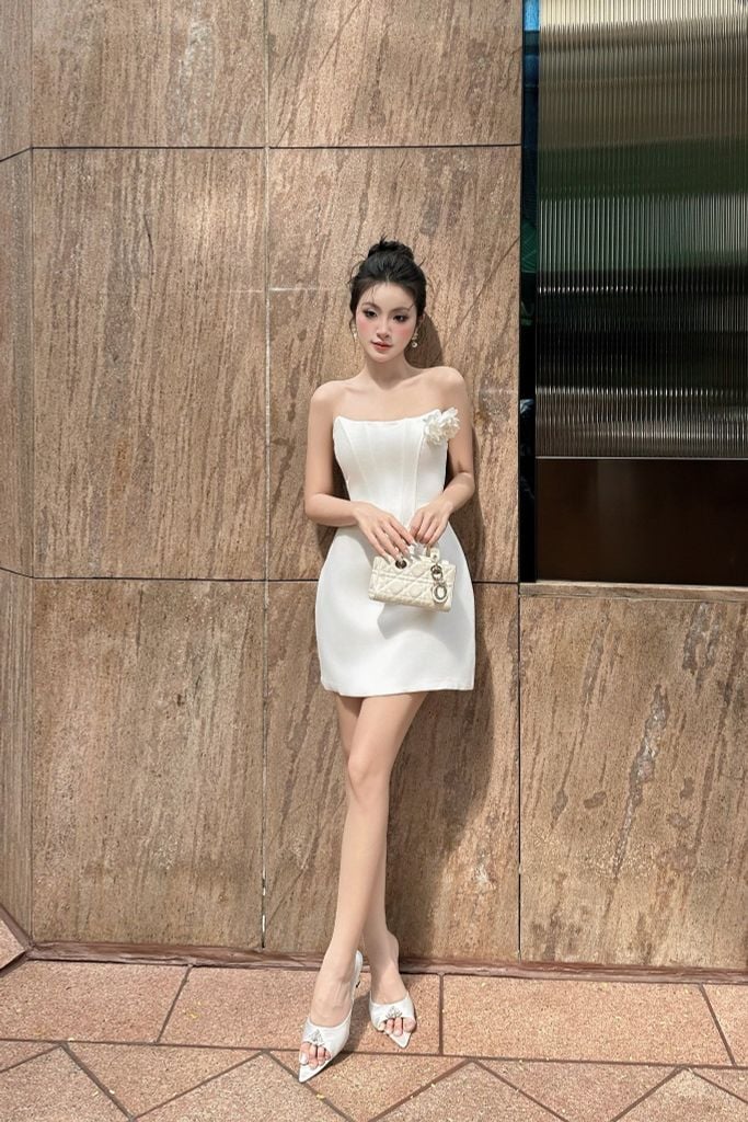 Đầm cup ngực siết eo đính hoa