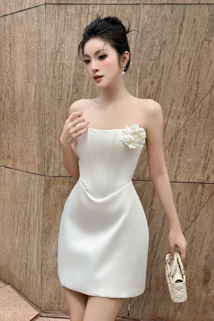 Đầm cup ngực siết eo đính hoa