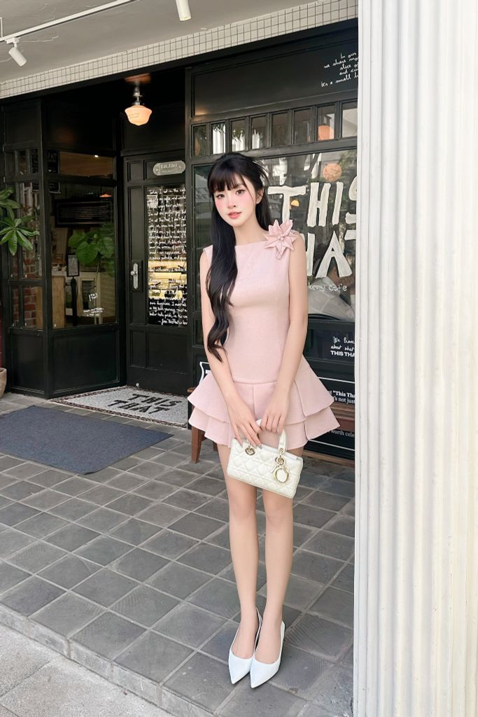 Đầm tầng dáng xoè đính hoa