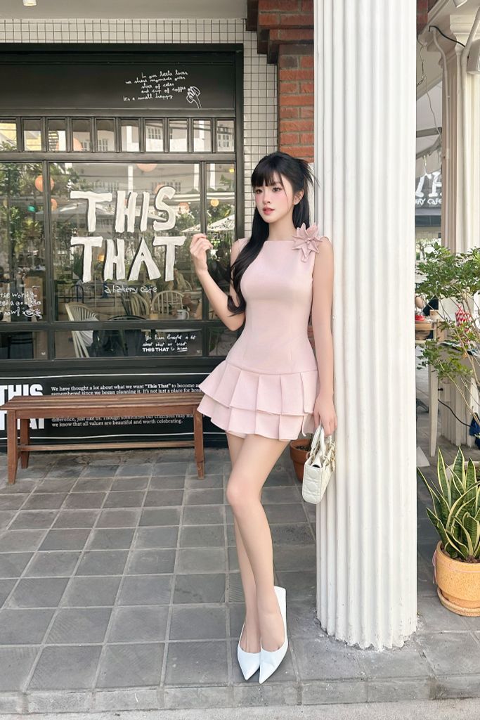 Đầm tầng dáng xoè đính hoa