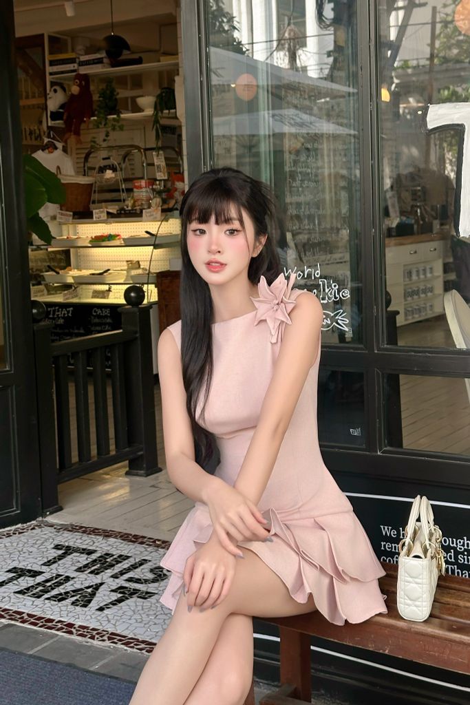Đầm tầng dáng xoè đính hoa