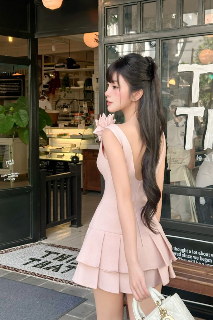 Đầm tầng dáng xoè đính hoa