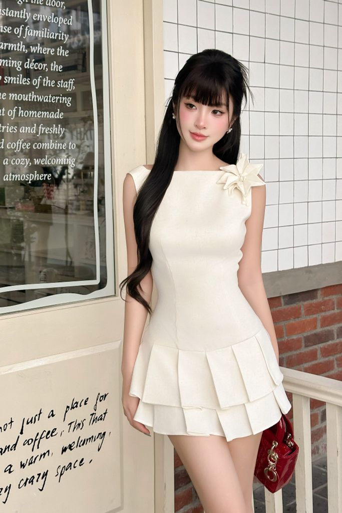 Đầm tầng dáng xoè đính hoa