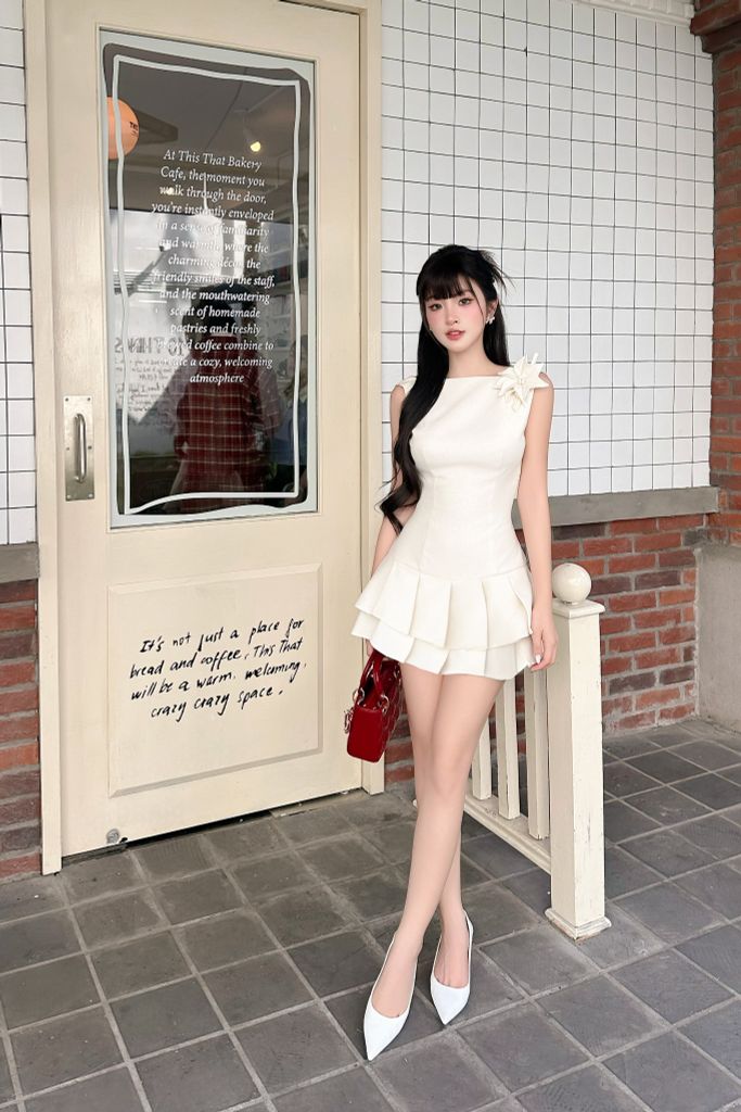 Đầm tầng dáng xoè đính hoa
