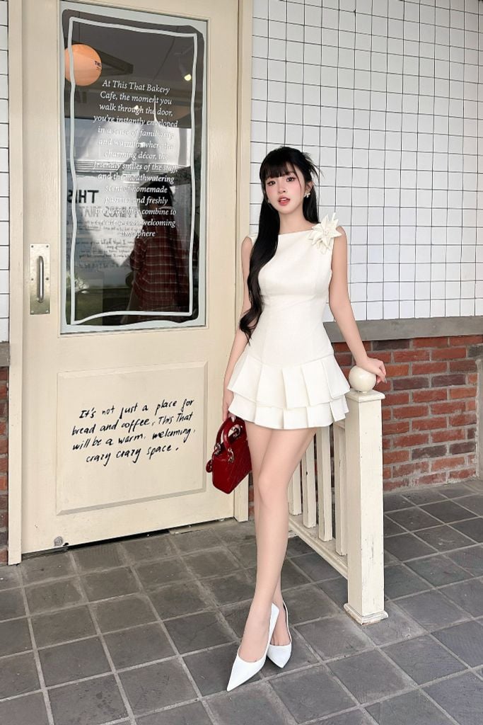 Đầm tầng dáng xoè đính hoa