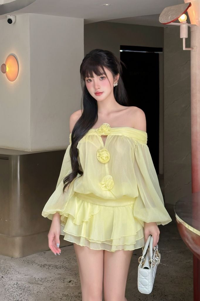 Đầm trễ vai xoè tầng