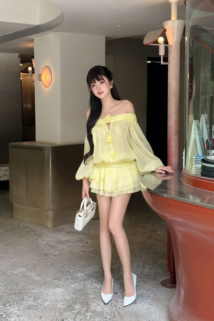 Đầm trễ vai xoè tầng