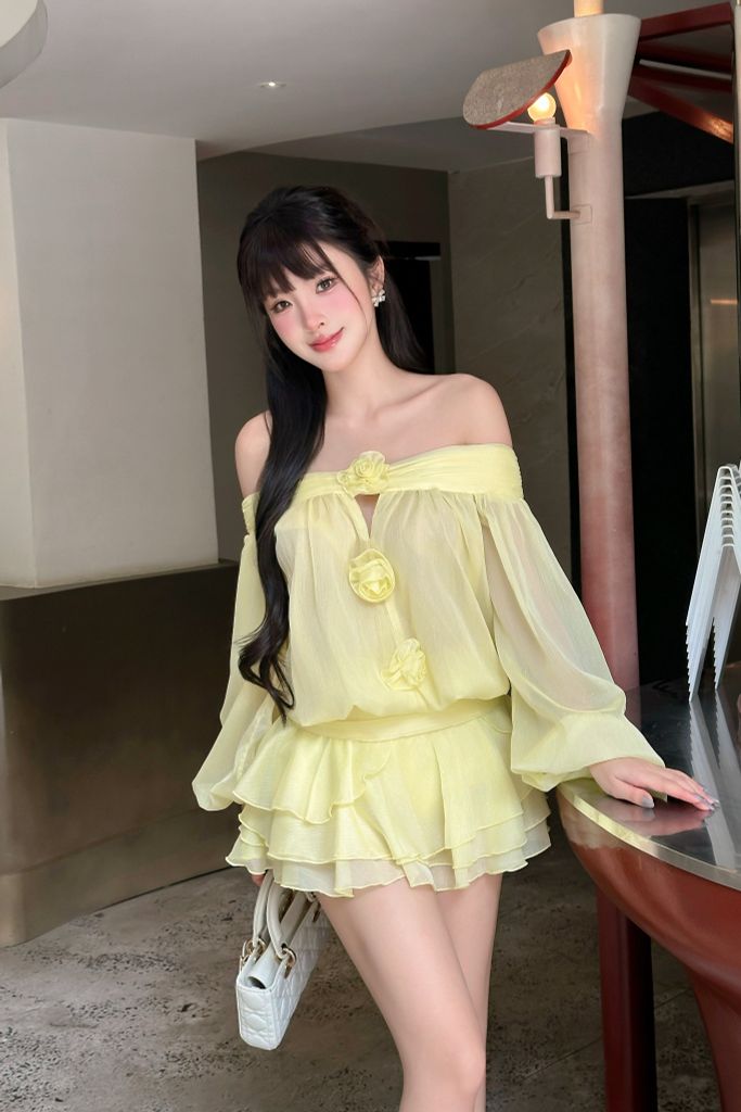 Đầm trễ vai xoè tầng
