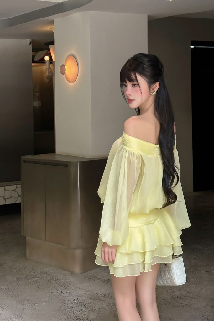 Đầm trễ vai xoè tầng