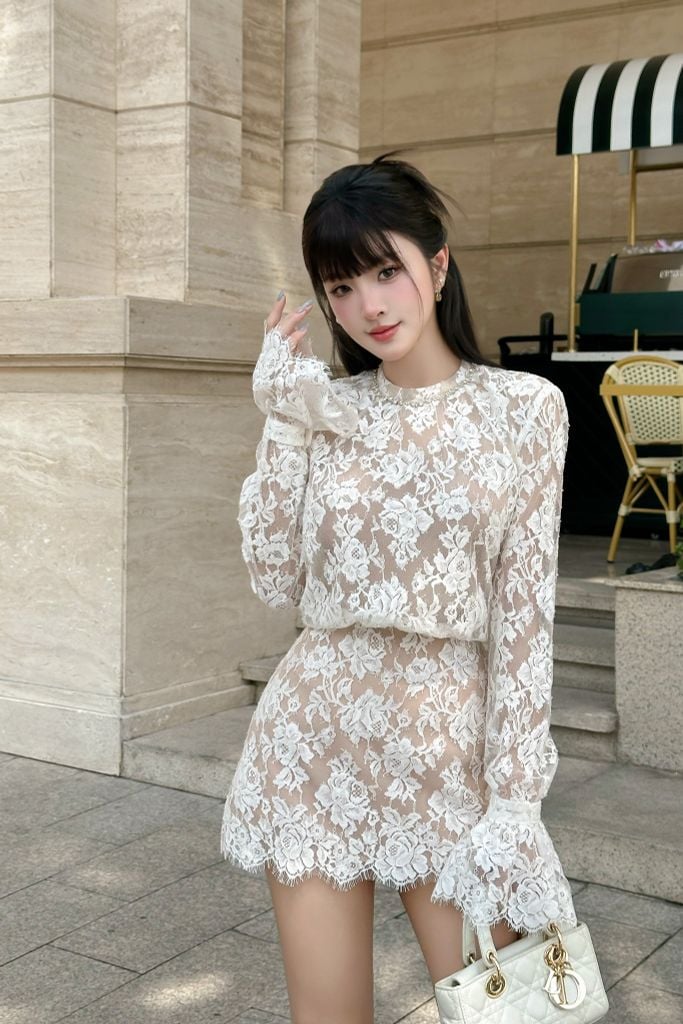 Set áo ren hoa tay dài phối quần chân váy