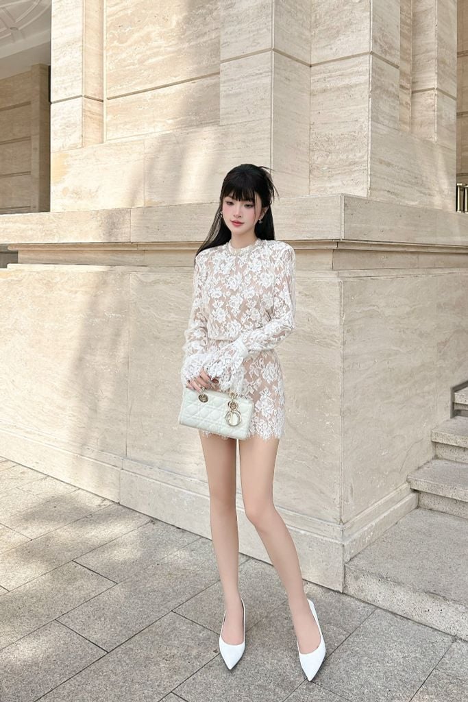 Set áo ren hoa tay dài phối quần chân váy