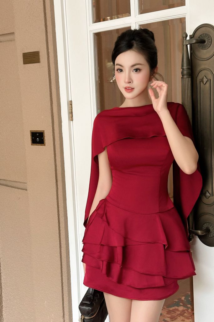 Đầm lụa hai dây kèm áo choàng ngoài