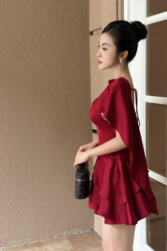 Đầm lụa hai dây kèm áo choàng ngoài