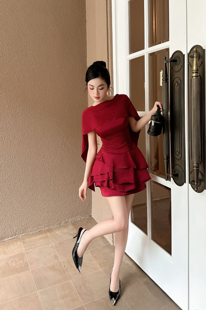 Đầm lụa hai dây kèm áo choàng ngoài