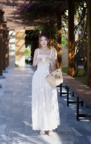 Đầm Xô Thêu Hai Dây Mocking Eo Thun