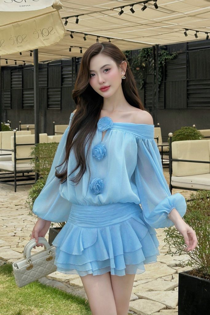 Đầm trễ vai xoè tầng