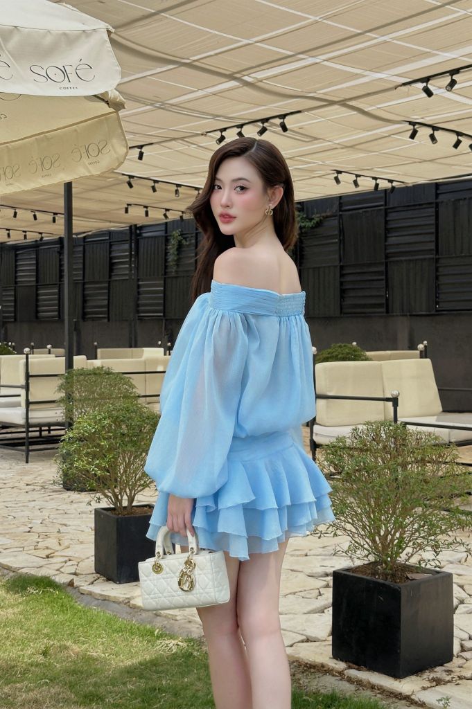 Đầm trễ vai xoè tầng