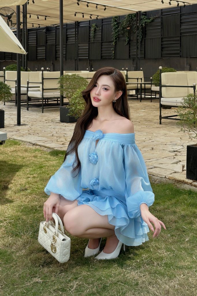 Đầm trễ vai xoè tầng