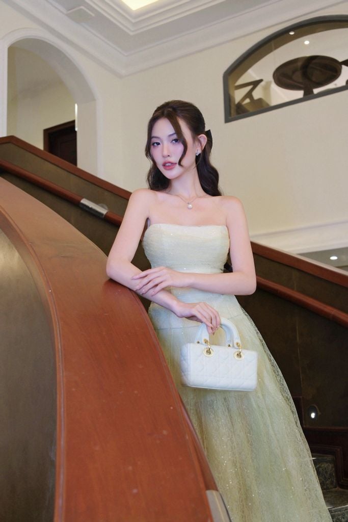 Đầm xoè cúp ngực lưới kim sa