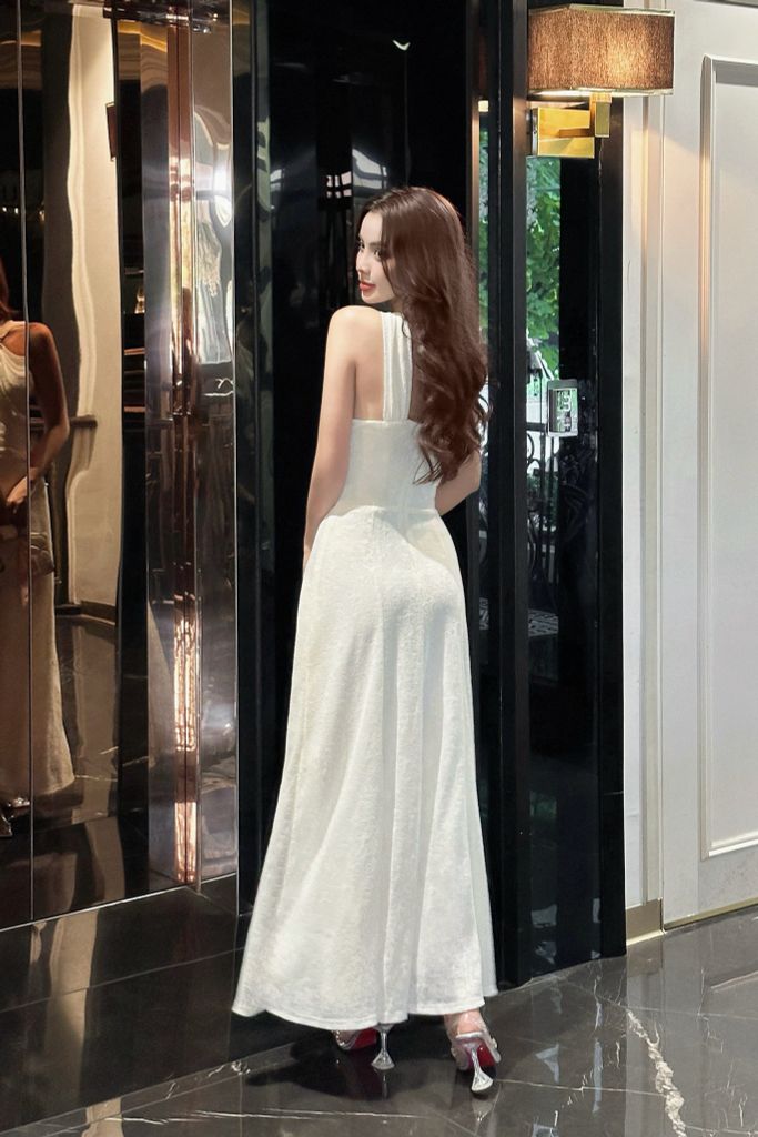 Đầm thun cổ yếm đính hoa