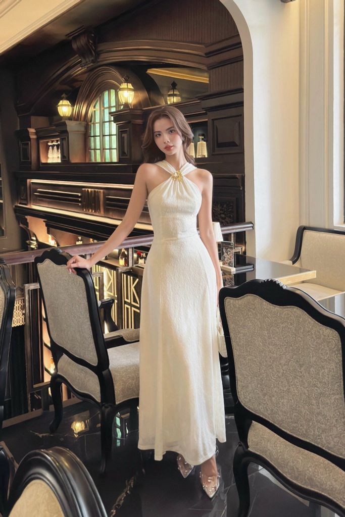 Đầm thun cổ yếm đính hoa