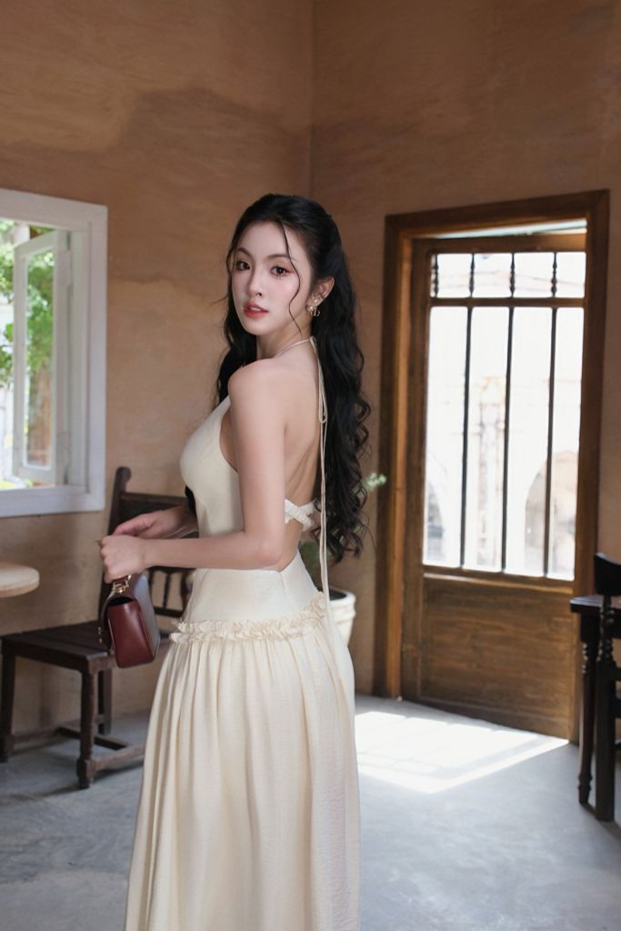 Đầm maxi xoè cột dây khoét eo