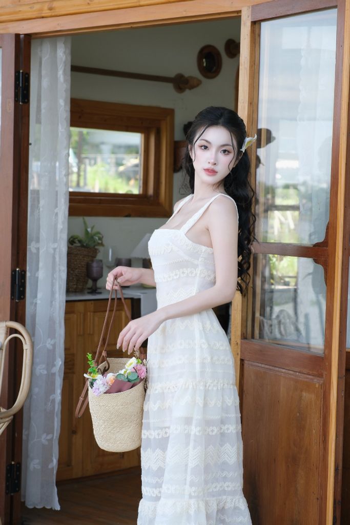 Đầm maxi thêu đồng tiền