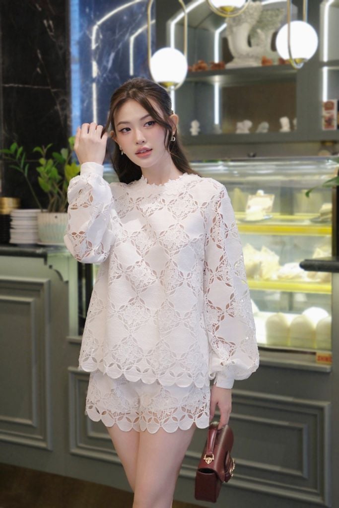 Set áo ren hoa 3D tay dài phối quần short