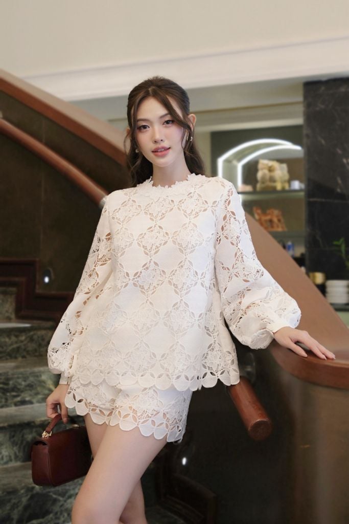 Set áo ren hoa 3D tay dài phối quần short