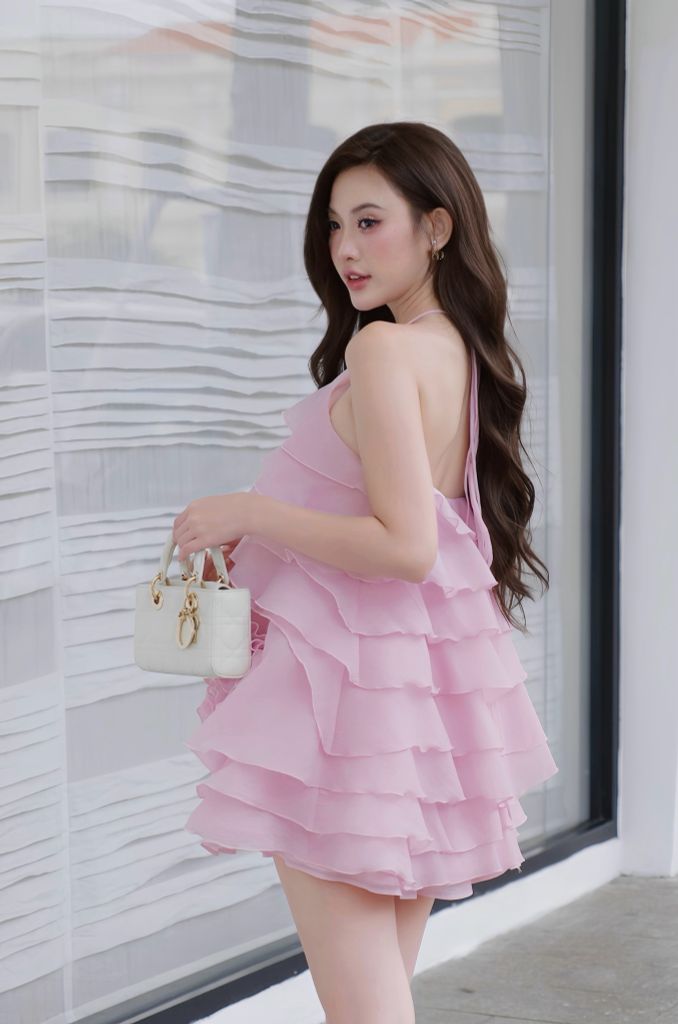 Áo cổ yếm phối quần short