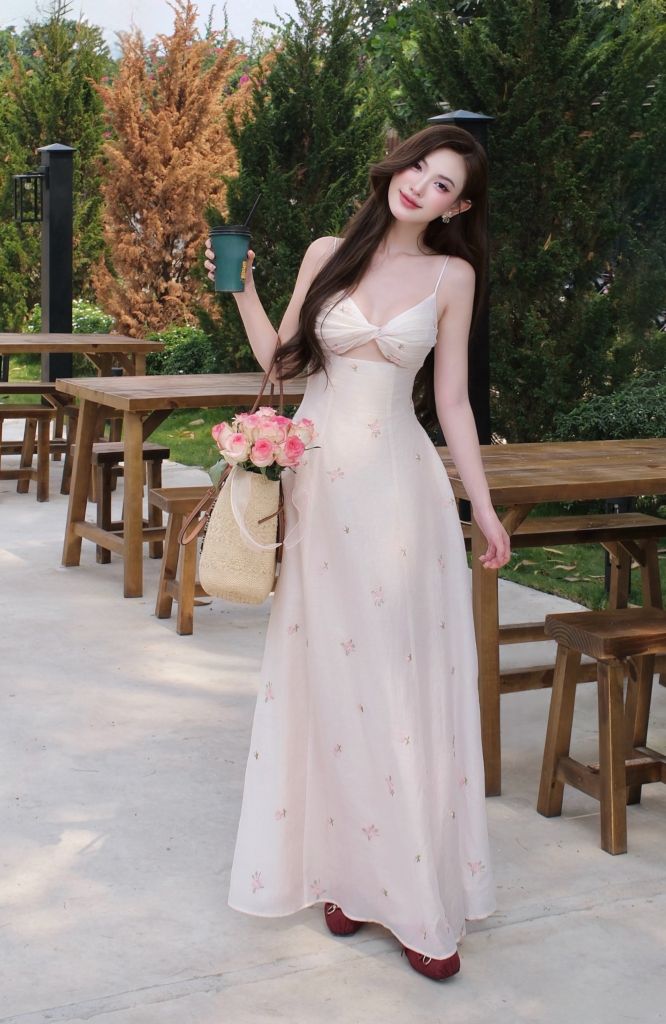 Đầm Dây Hoa Thêu Xoắn Ngực