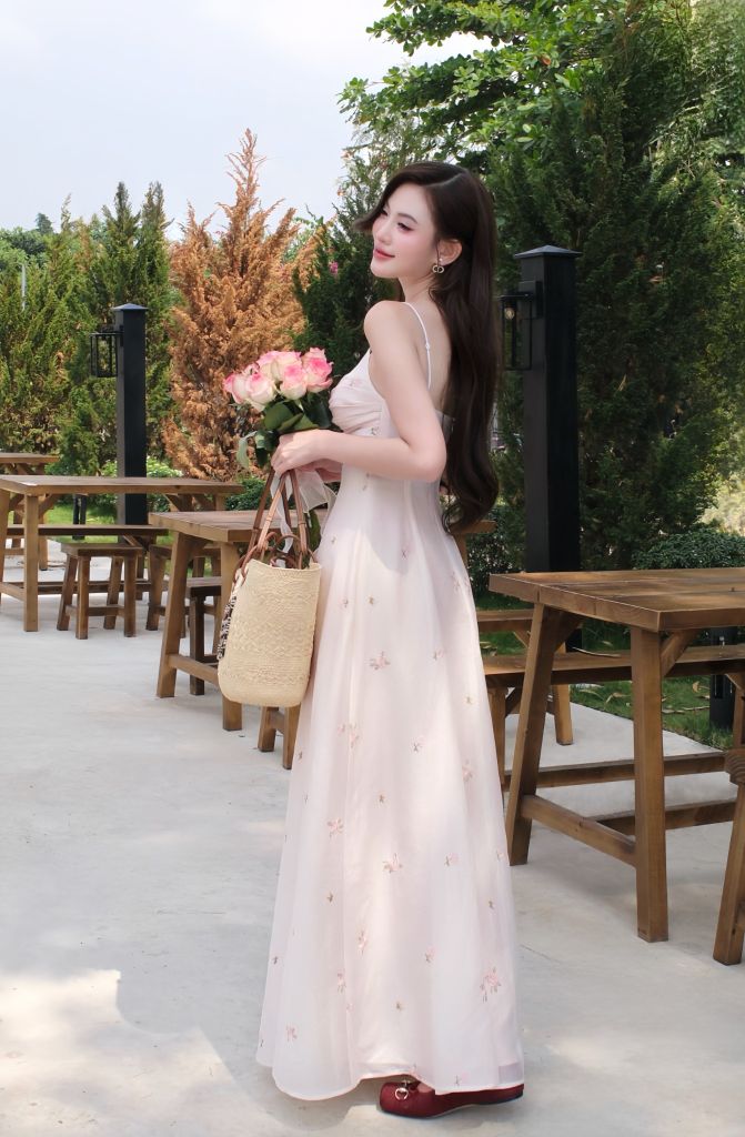 Đầm Dây Hoa Thêu Xoắn Ngực