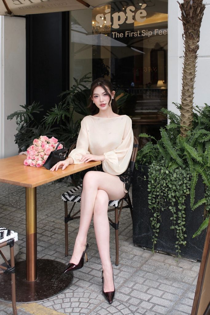 Set áo tơ đính cườm phối quần ren