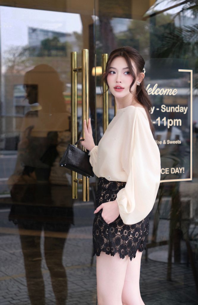 Set áo tơ đính cườm phối quần ren