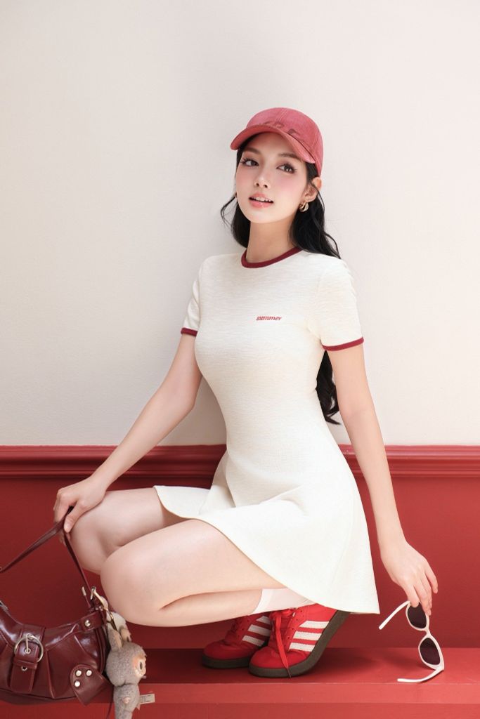 Đầm thun ngắn viền đỏ