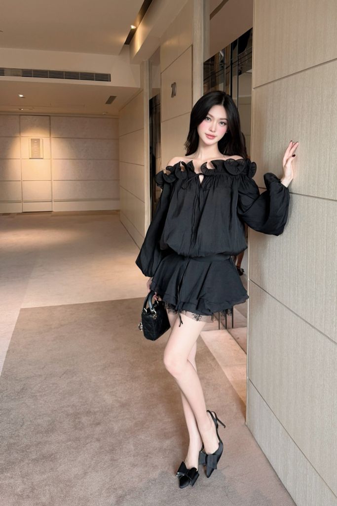 Đầm cổ sóng bèo tầng dáng ngắn