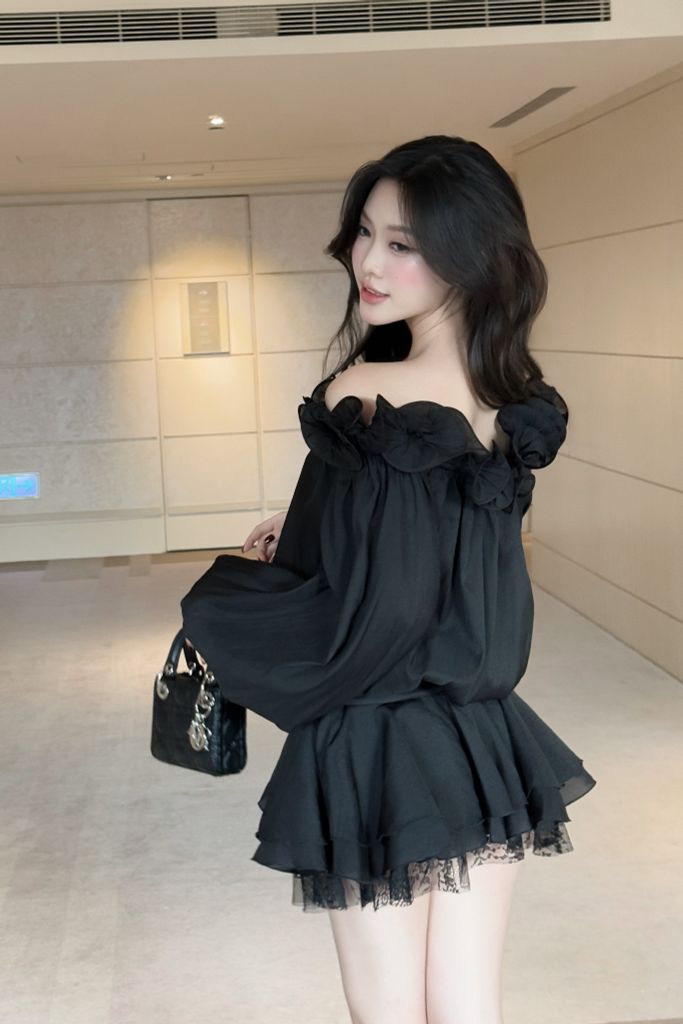Đầm cổ sóng bèo tầng dáng ngắn