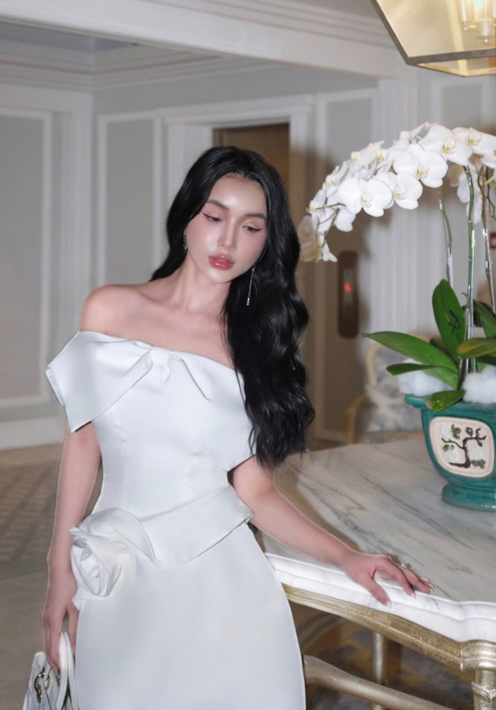Đầm nơ lệch vai dáng ngắn
