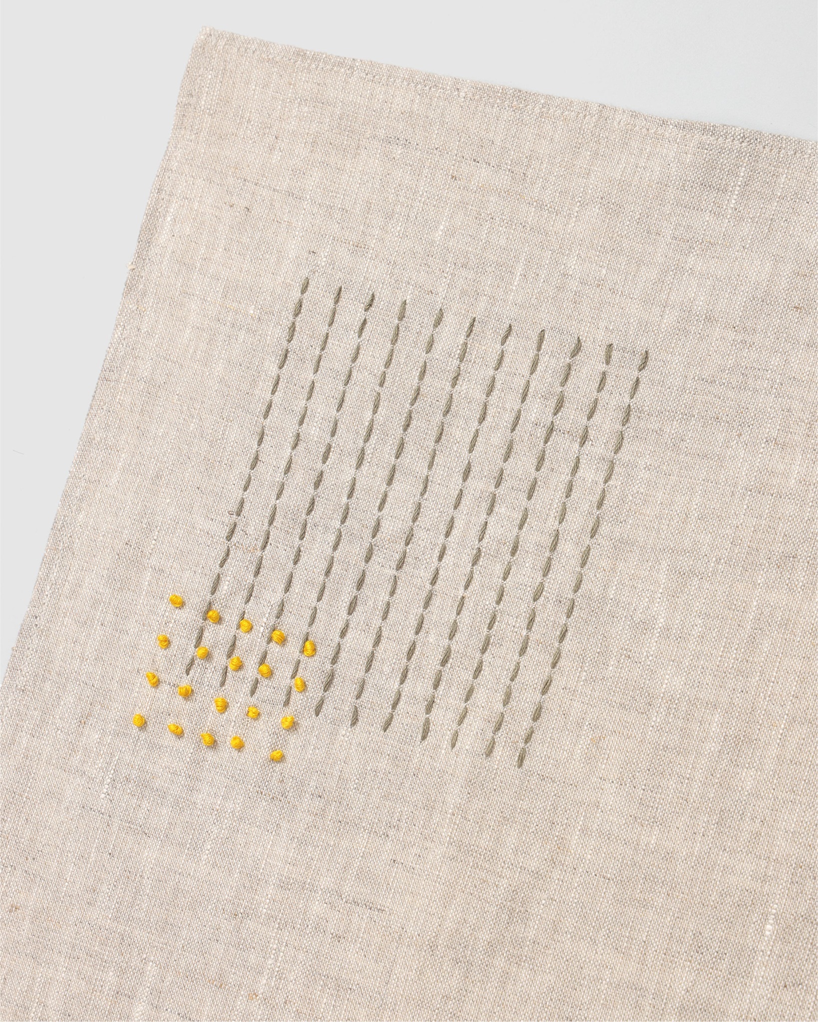 Khăn Trải Bàn Linen Thêu Tay main image 1
