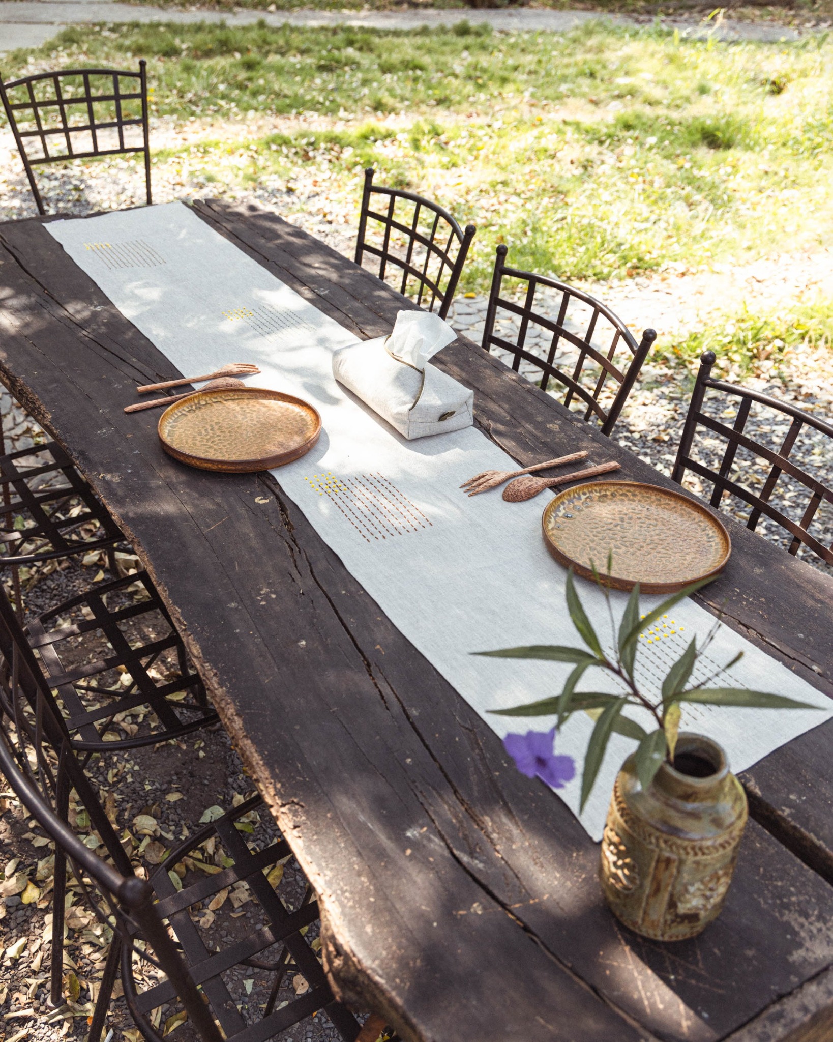 Khăn Trải Bàn Linen Thêu Tay