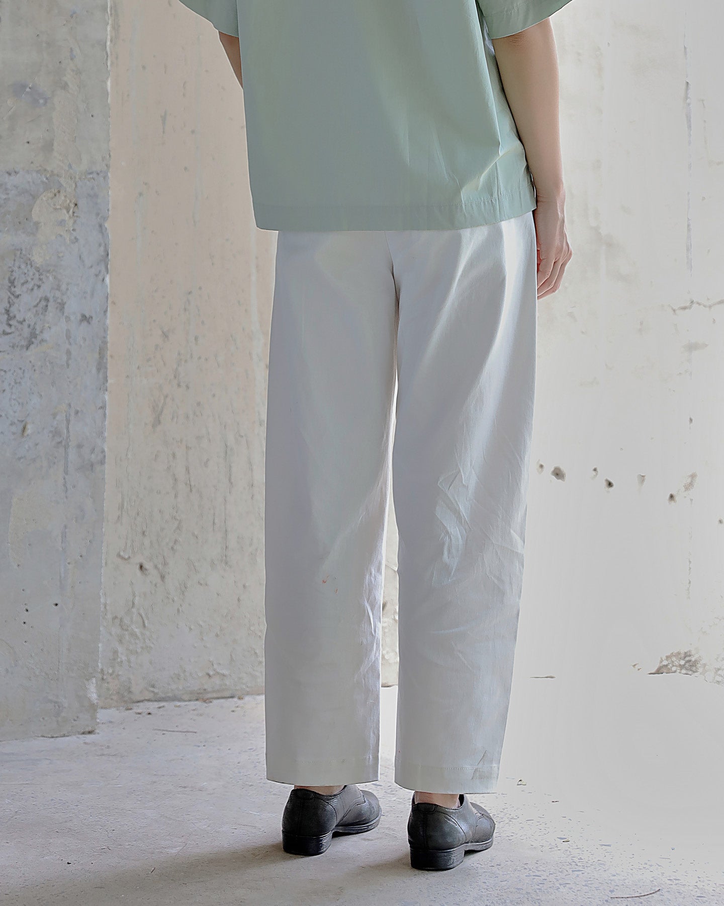 Quần dài Khaki ống bí - Nữ main image 1